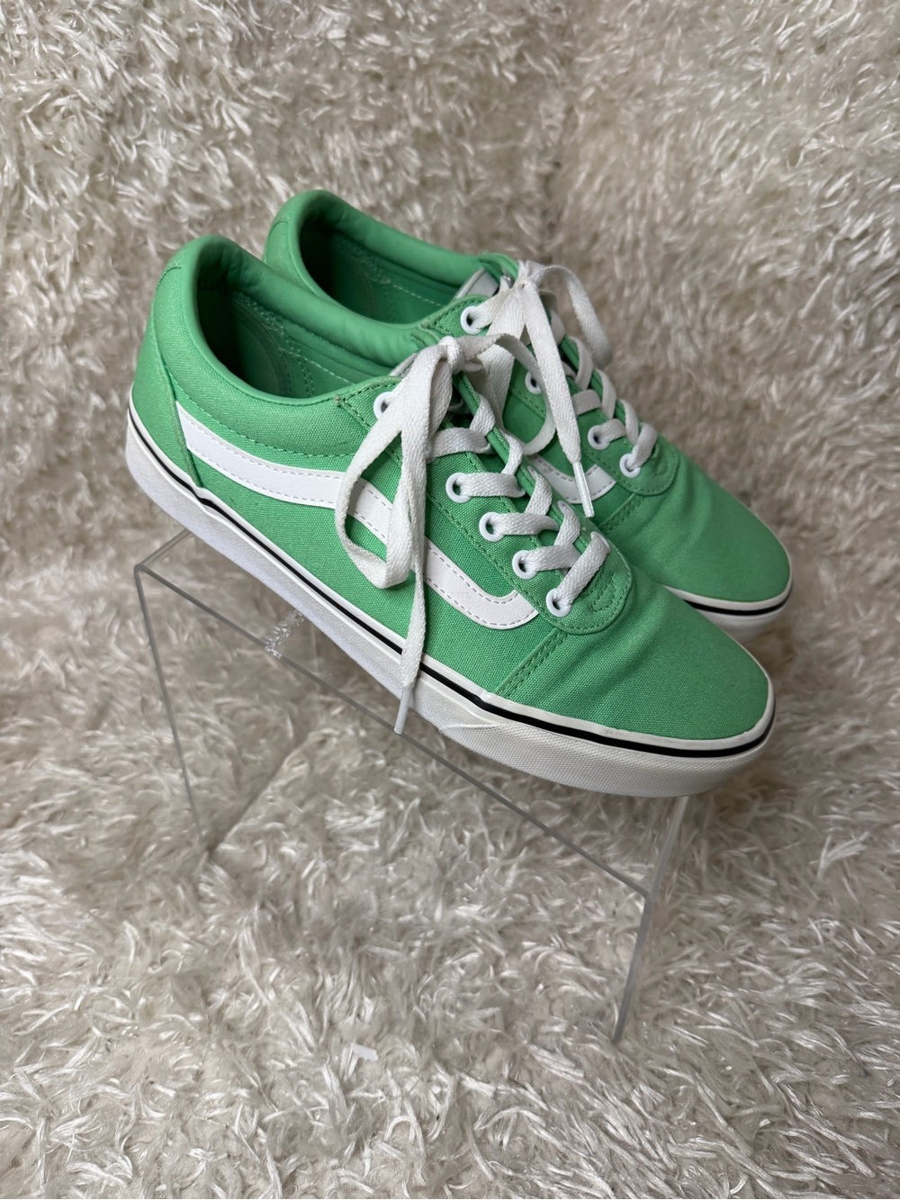 Vans Ward Low-Top Sneakers in Summer Green Women's Size 9